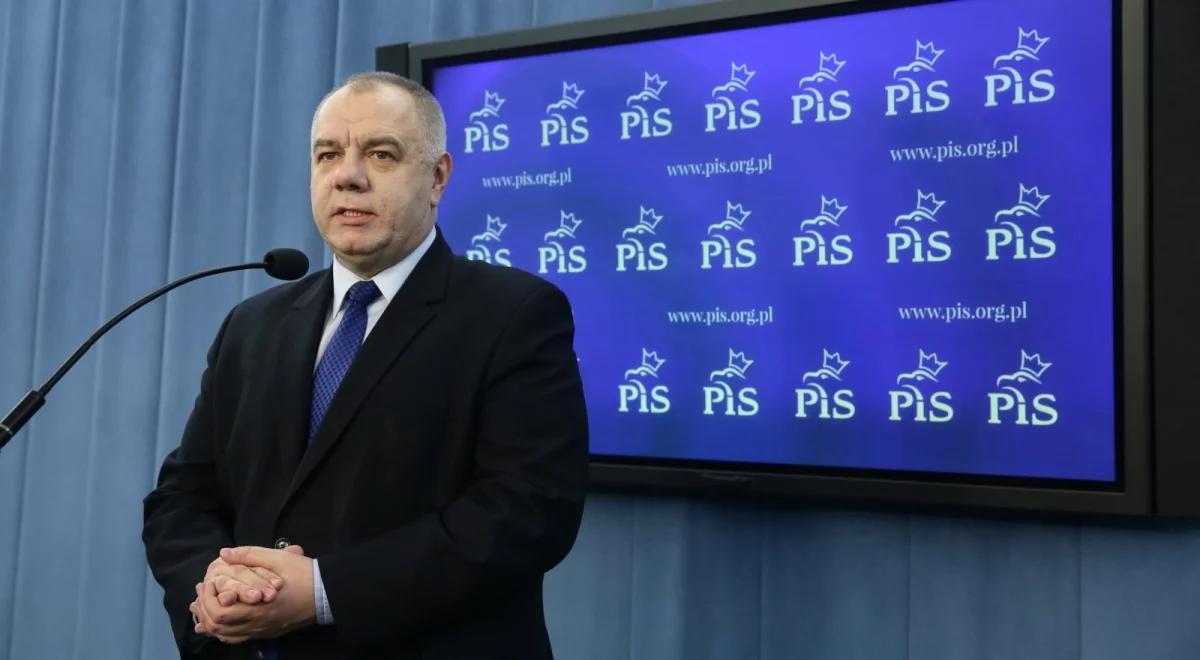 Reprywatyzacja w Warszawie. Poseł PiS: rodzina wiceprezydenta stolicy otrzymała zwrot pięciu nieruchomości