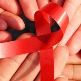 Watykański minister zdrowia: AIDS jest chorobą społeczną i moralną