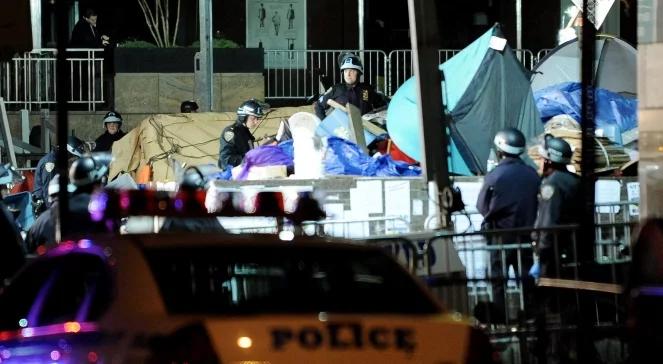 Policja zaczęła usuwać protestujących z Wall Steet