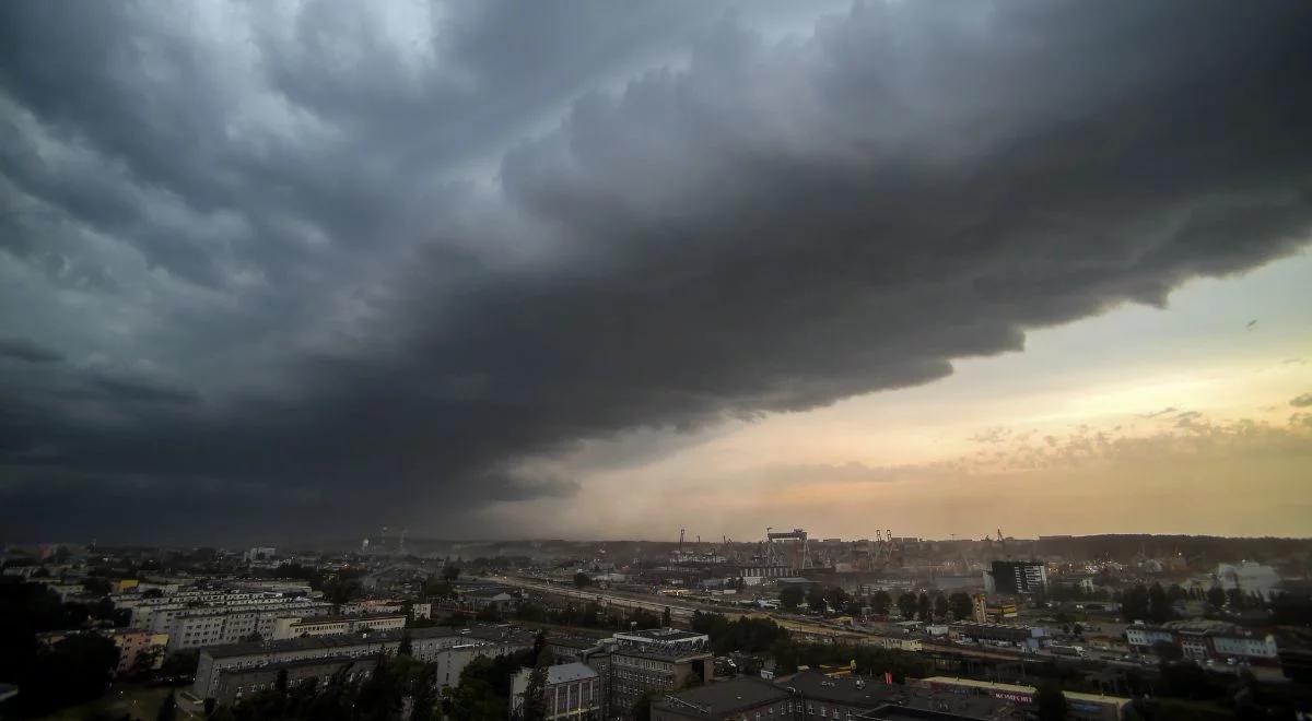 Kolejny niebezpieczny dzień. IMGW ostrzega przed gwałtownymi burzami i opadami
