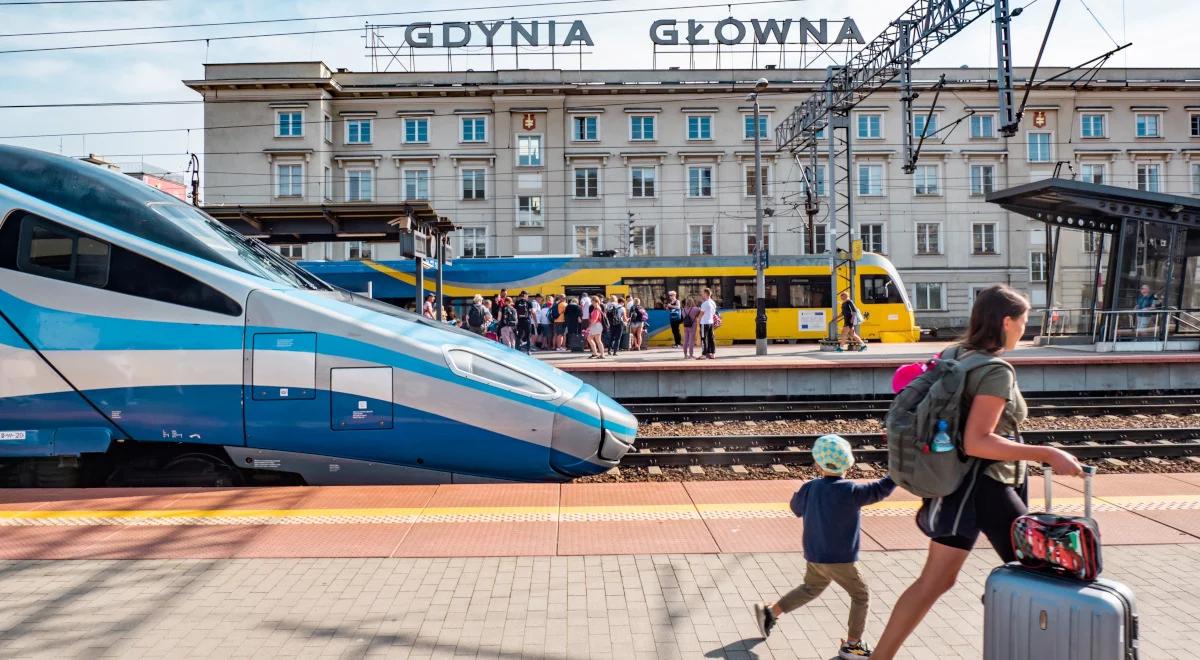 Polacy pokochali podróże koleją. W ubiegłym roku padł rekord stulecia