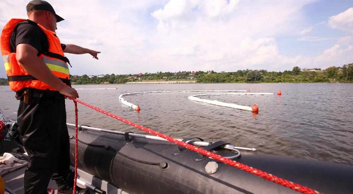 PERN wypompowuje paliwo z rurociągu na dnie Wisły