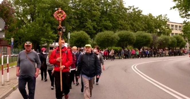 Pięć osób z rozwiązanej pielgrzymki nadal idzie do Częstochowy