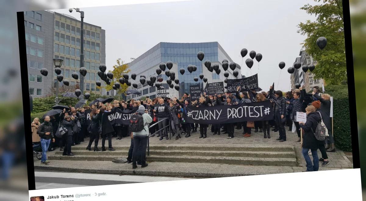 "Czarny protest" w Brukseli. Manifestacje pod instytucjami UE