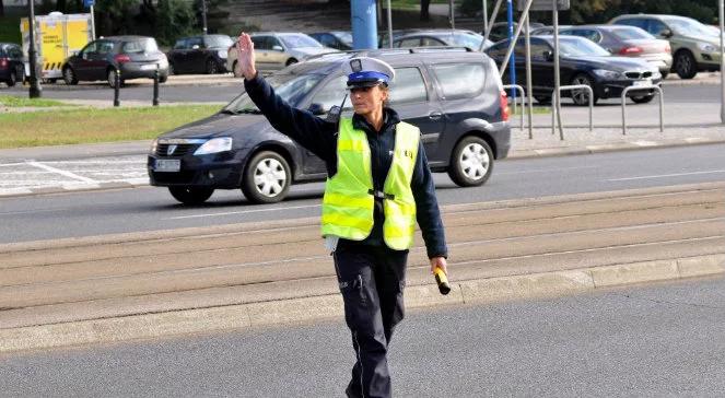 Kierowcy jak policjanci... donoszą, filmują i łamią przepisy  