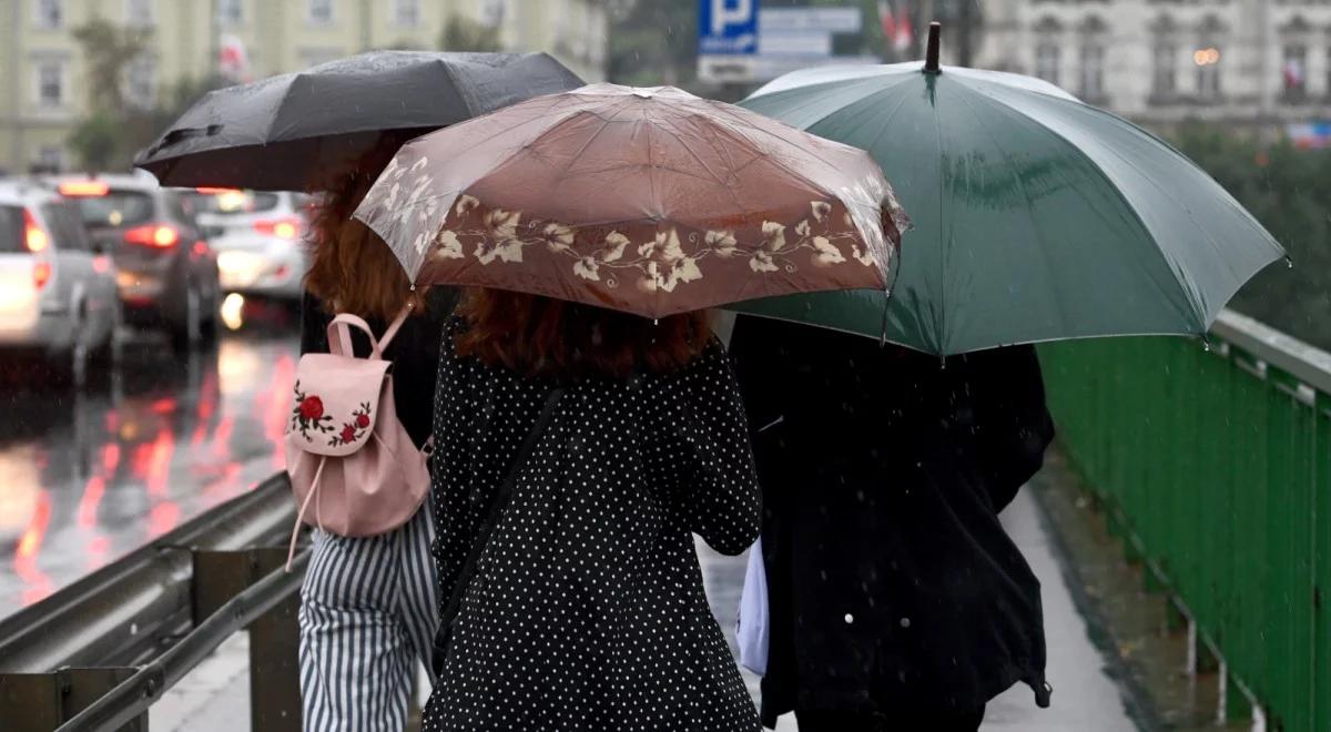 W całej Polsce chłodno, pochmurnie i deszczowo. Prognoza pogody na środę