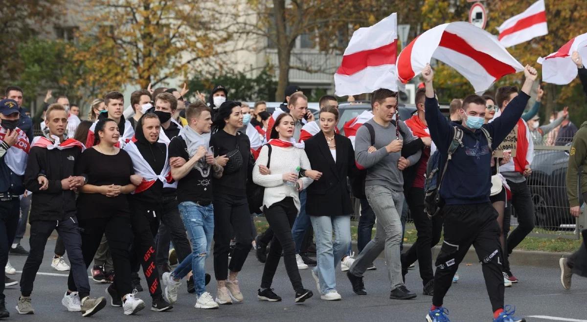 Białoruś: dwóch mężczyzn, ojciec i syn, od kilku tygodni chroni się na terenie ambasady Szwecji
