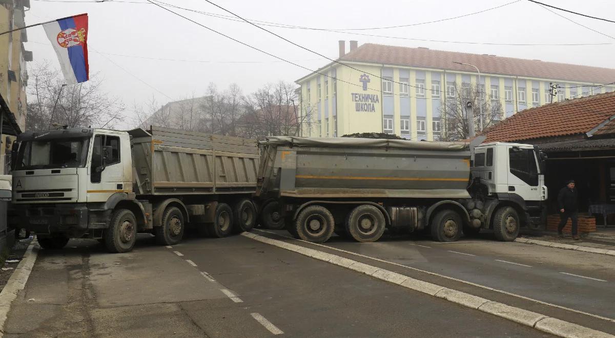 Rośnie napięcie na Bałkanach. Kolejne barykady stanęły na drogach północy Kosowa