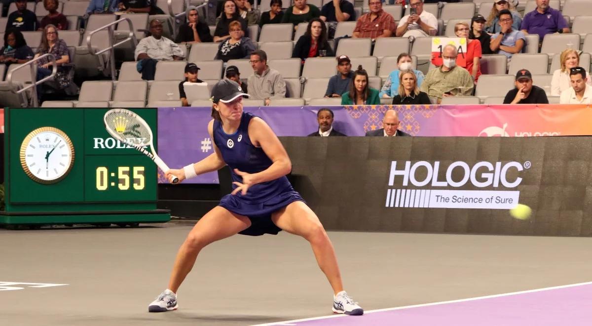WTA Finals: Garcia liczy, że pokona Świątek: Iga jednak potrafi pokryć nie jeden cały kort, a dwa 
