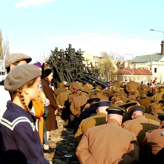 Los rodzin ofiar Katynia. "Groby zesłańców kryje tajga, ci, którzy przetrwali, chcą dać świadectwo"