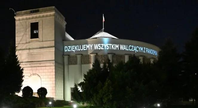 Światowy Dzień Zdrowia. Szczególne iluminacje na Pałacu Prezydenckim i gmachu Sejmu