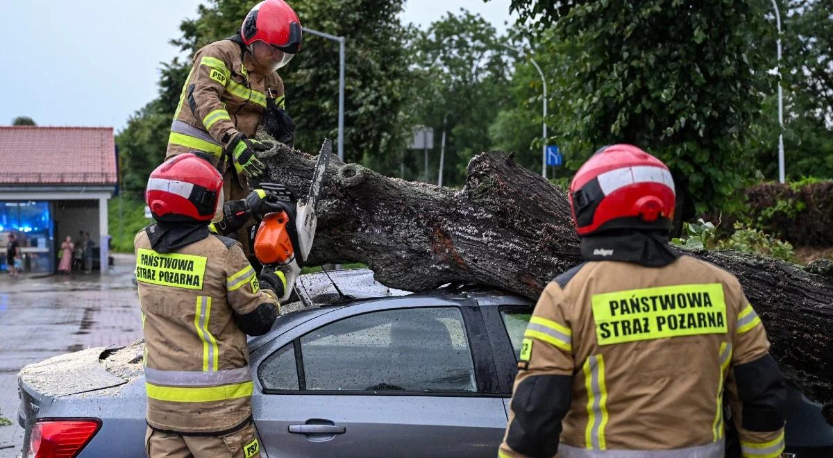 Bezpieczeństwo w czasie nawałnic. Ekspert o "złotej zasadzie"