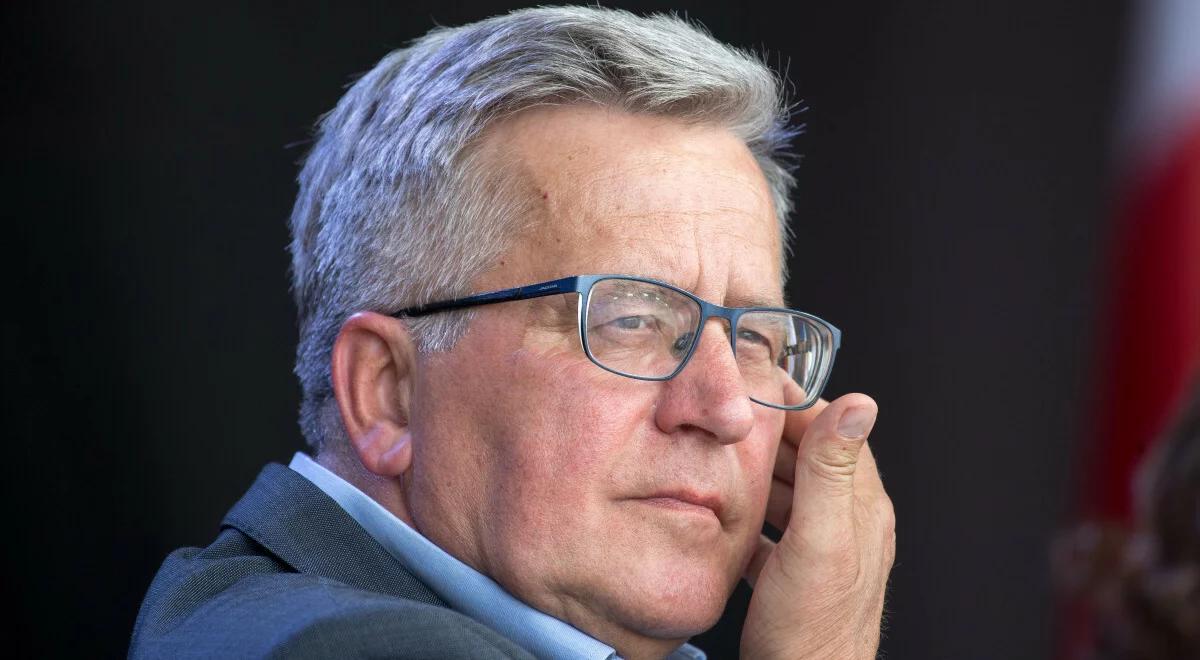 Bronisław Komorowski przewożony do szpitala w Warszawie. Jest zakażony koronawirusem