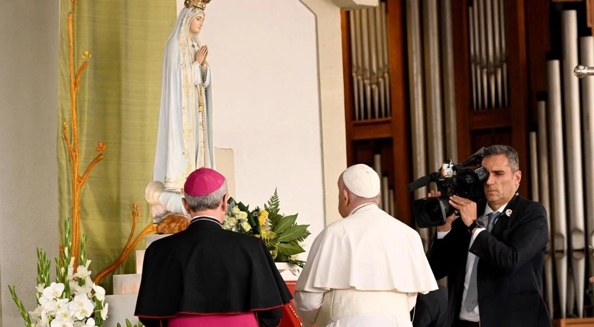 Papież Franciszek w sanktuarium w Fatimie. "Modlił się z bólem o pokój"