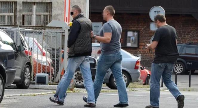 Zasadzka na złodziei samochodów. 2 policjantów rannych