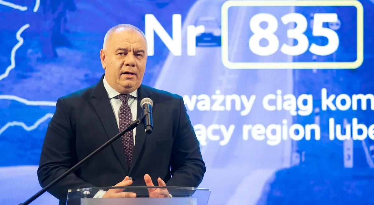 Podpisano umowę na rozbudowę drogi nr 835. Sasin: nierówności rozwojowe są konsekwentnie usuwane