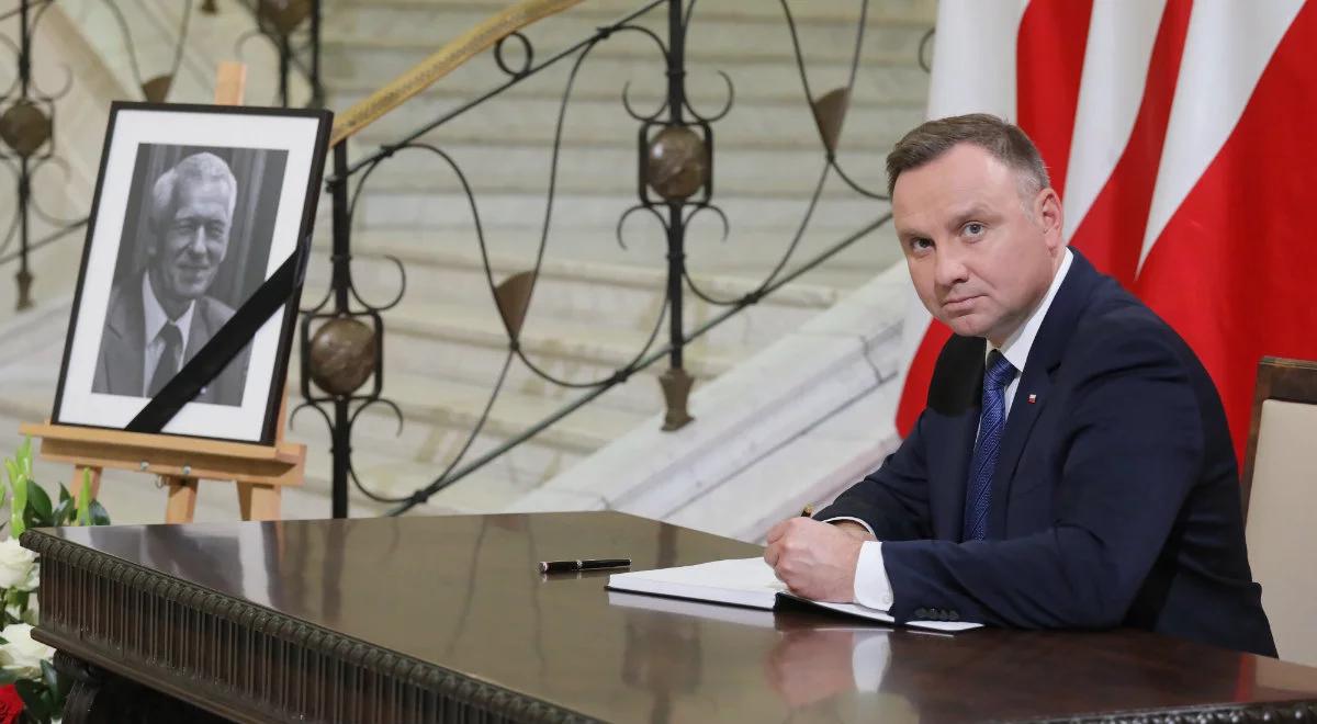 Prezydent złożył hołd K. Morawieckiemu w księdze kondolencyjnej