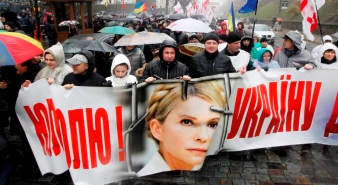 Rosyjska gazeta o Ukrainie: panowie z Polski i Litwy chcą dopiec Rosji