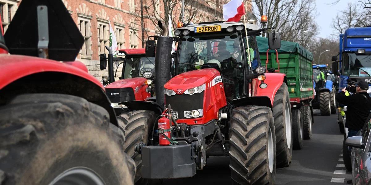 Złotów. Wypadek podczas protestu rolników. Kierowca potrącił protestującego