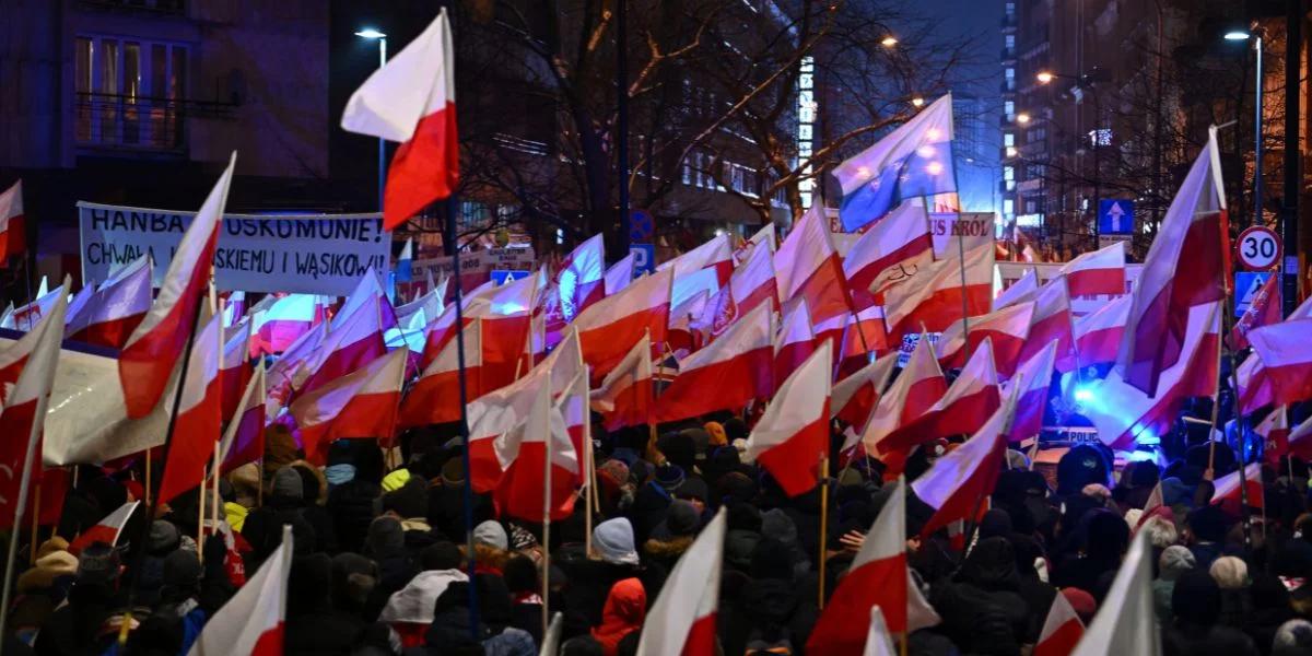 Protest PiS w Warszawie. Jaka była frekwencja? Duże rozbieżności w liczbach