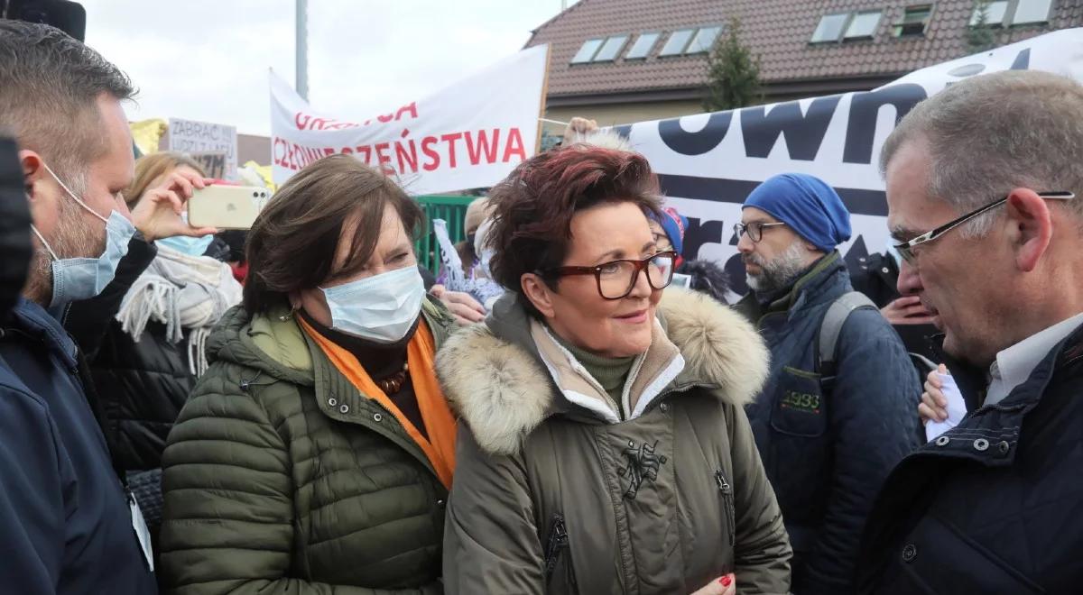 "Bezrozumne poddawanie się emocjom". Romaszewska-Guzy o proteście "Matki na granicy"