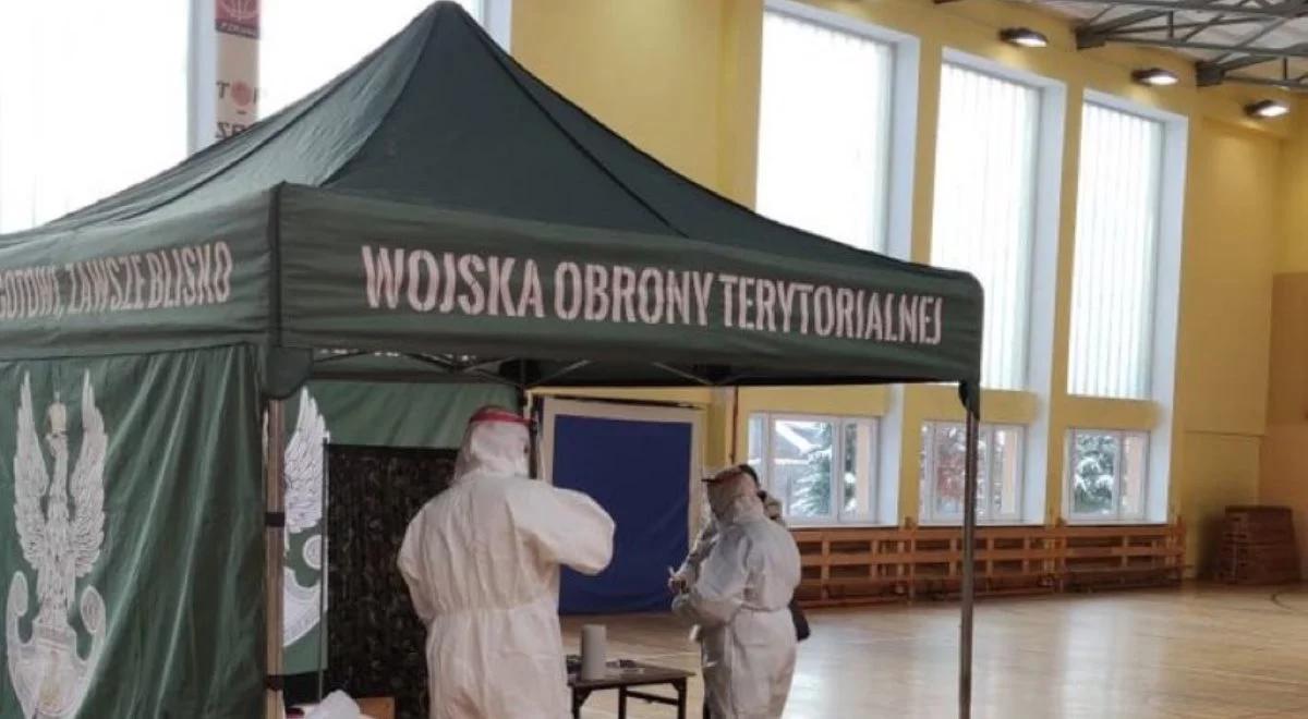 Testowanie nauczycieli na koronawirusa. Pomagają w tym żołnierze WOT