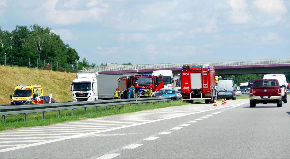 Tragedia na A1. Wysiadł, aby wymienić koło, potrącił go bus
