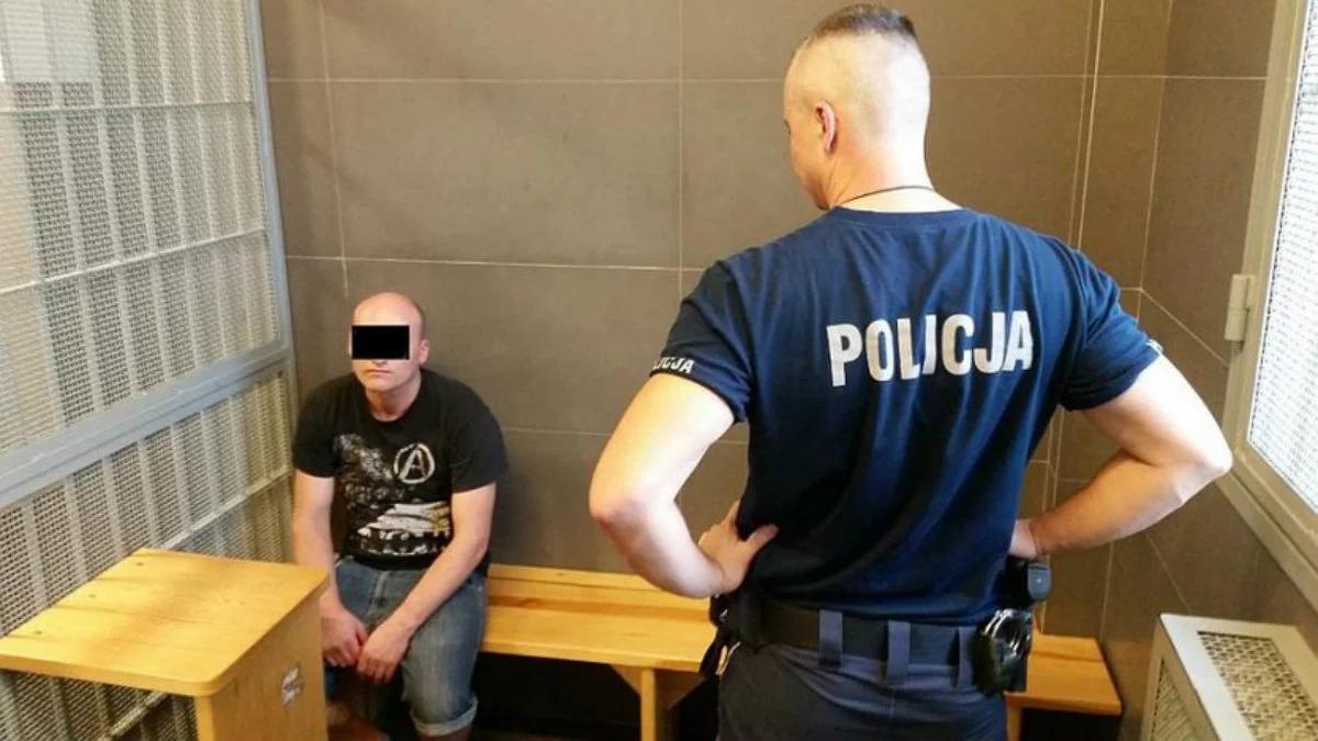 Warszawa: zarzuty dla Białorusina, który miał znieważyć polską flagę
