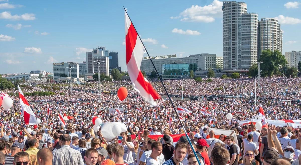 "Umyka nam narodotwórcze myślenie, które się pojawiło". Ekspert o znaczeniu protestów na Białorusi 