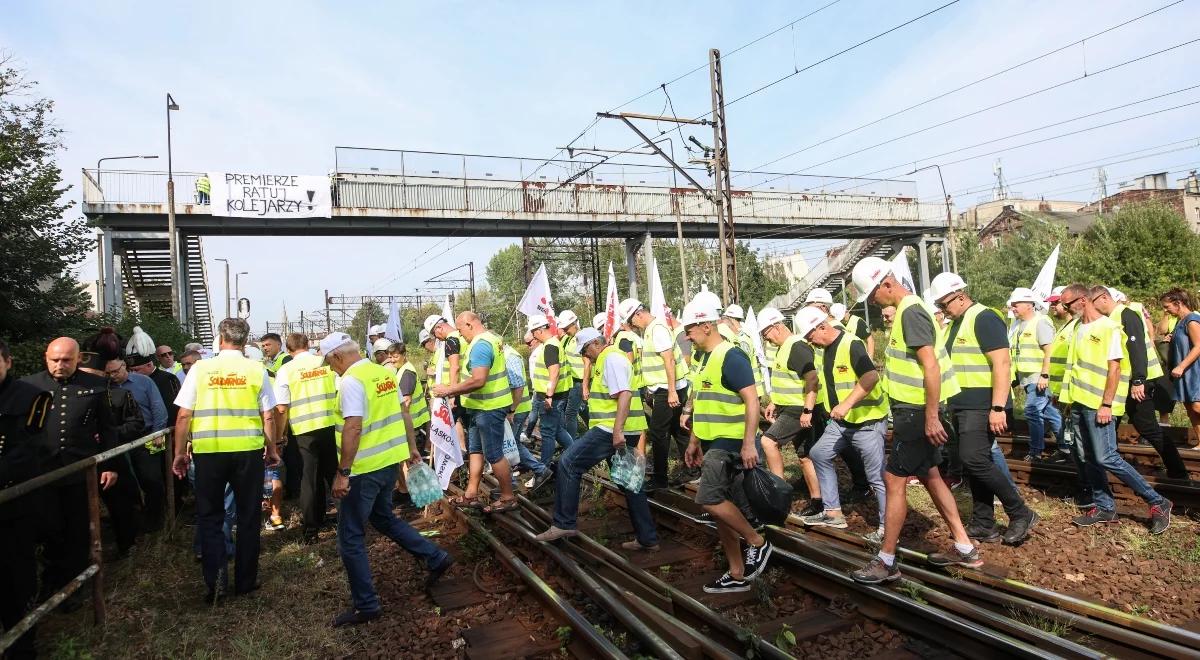 Zablokowane tory na Śląsku. Związkowcy walczą ze zwolnieniami w PKP Cargo