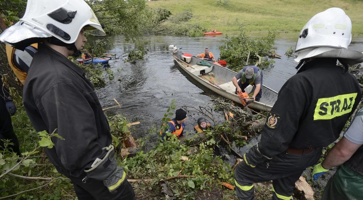 Nawałnica przewracała kajaki i niszczyła namioty. Strażacy ewakuowali cztery obozy harcerskie