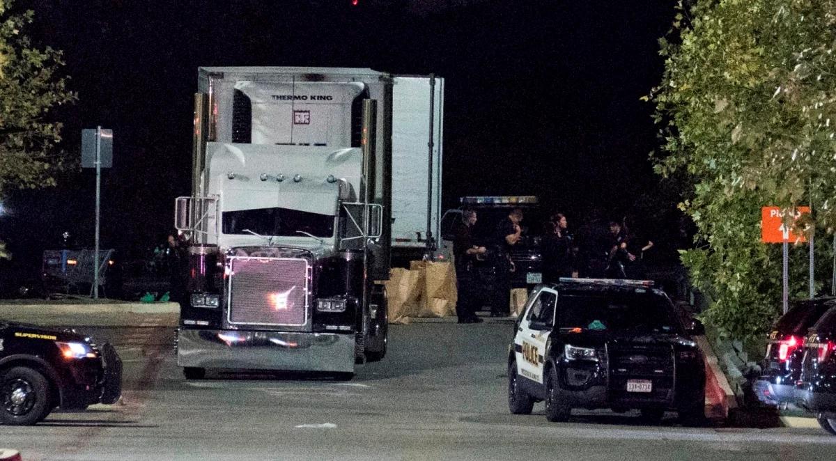 USA: osiem martwych osób i 28 rannych znaleziono w naczepie tira
