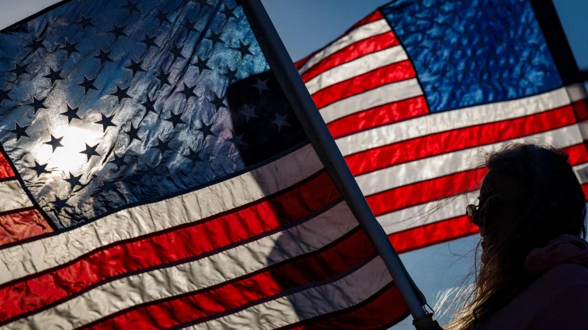 Gwałtownie spadło poczucie dumy narodowej w USA. Szczególnie wśród pokolenia Z