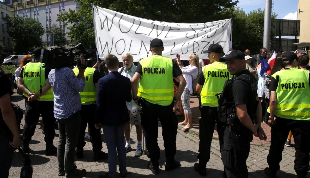 Protest przed siedzibą PiS w Warszawie. Interweniowała policja