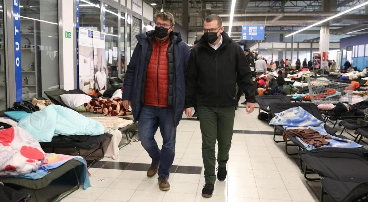 Kolejni uchodźcy wrócili przez Polskę do swoich ojczyzn. Szefernaker: to jeszcze bardziej motywuje do pomocy