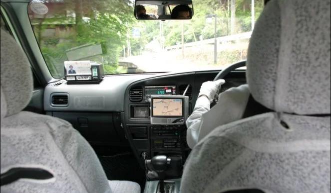 Nowa obsesja kierowców: wyścigi z nawigacją GPS