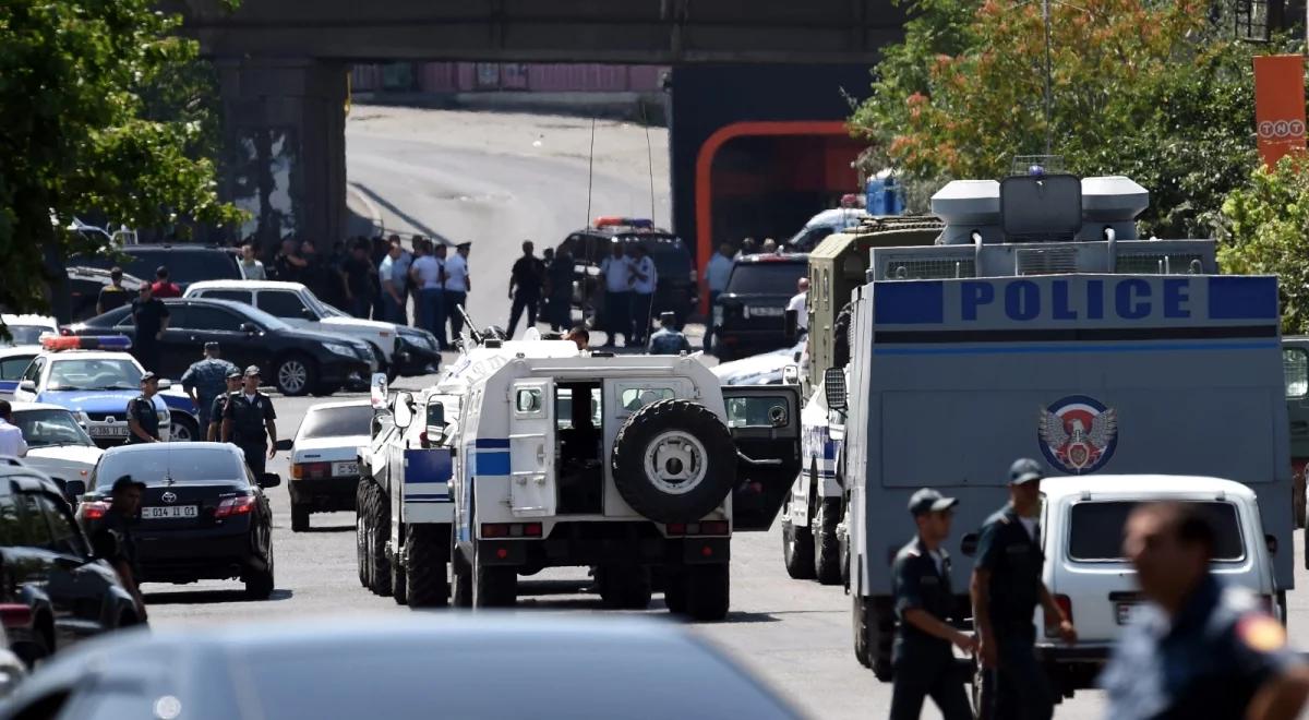 W Armenii terroryści wciąż przetrzymują zakładników