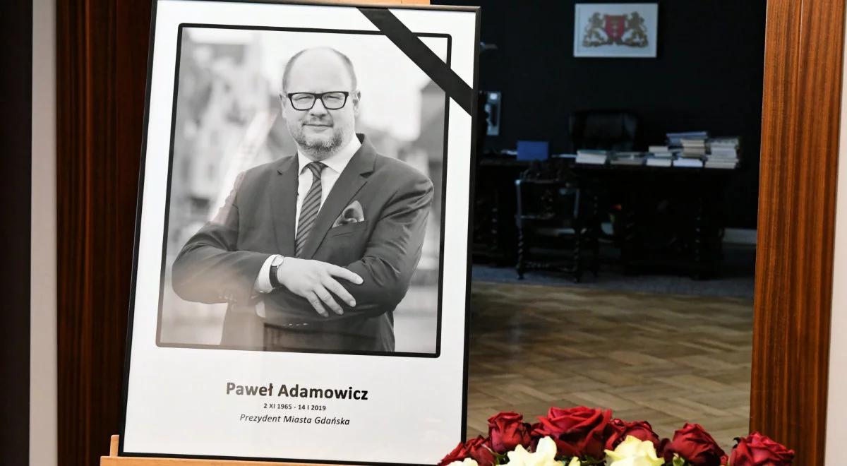 Rozpoczęła się żałoba narodowa po śmierci prezydenta Gdańska Pawła Adamowicza