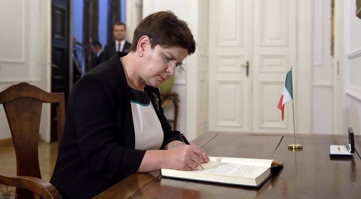 "Wyrażamy solidarność ze społeczeństwem włoskim". Premier Beata Szydło wpisała się do księgi kondolencyjnej w ambasadzie Włoch