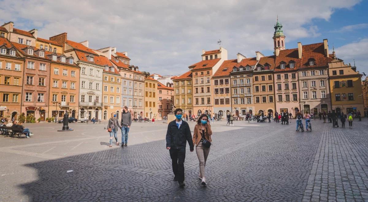 Co druga osoba na zatłoczonej ulicy nie zasłania twarzy? CBOS pyta Polaków o maseczki