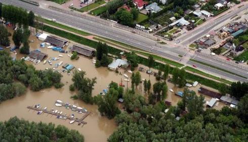 Zalewana Bydgoszcz. Podtapia Brda, zagraża Wisła