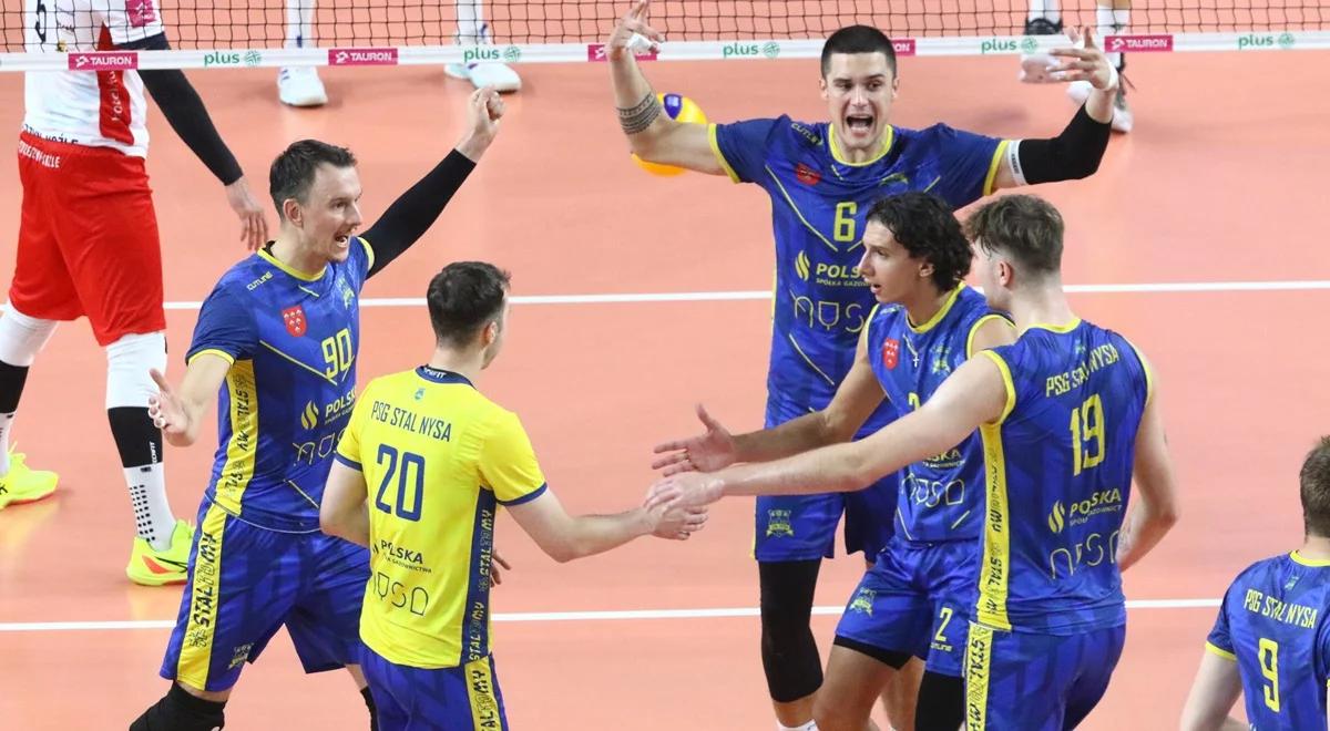 PlusLiga. Stal Nysa zaczyna od wygranej. Kilka dni temu siatkarze walczyli z powodzią