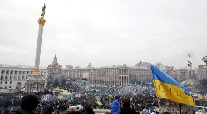 Tysiące ludzi na Majdanie. Chcą dymisji rządu i umowy z UE