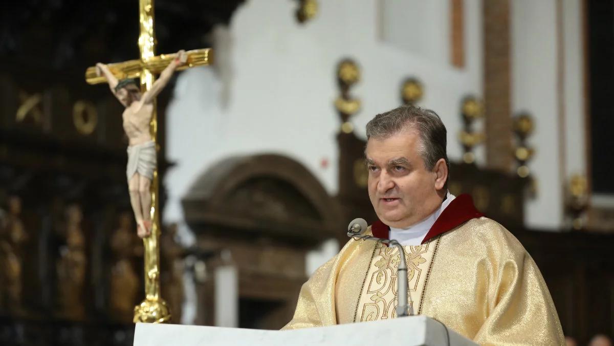 Msza św. w intencji ofiar katastrofy smoleńskiej w Archikatedrze Warszawskiej