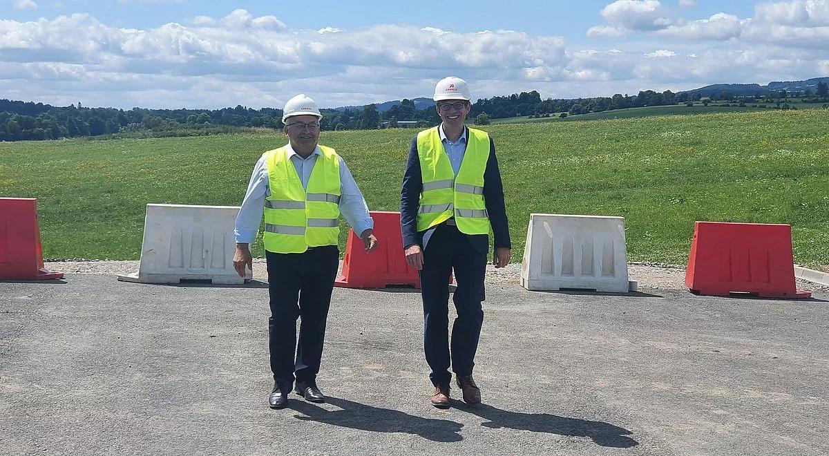 Budowa drogi S3 na polsko-czeskim pograniczu. Adamczyk: to silnik rozwoju gospodarczego regionów