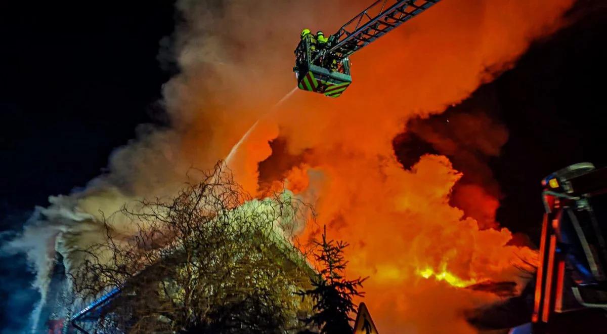 Wielki pożar pod Garwolinem. Budynek klubu muzycznego w ogniu. Ewakuowano 200 osób