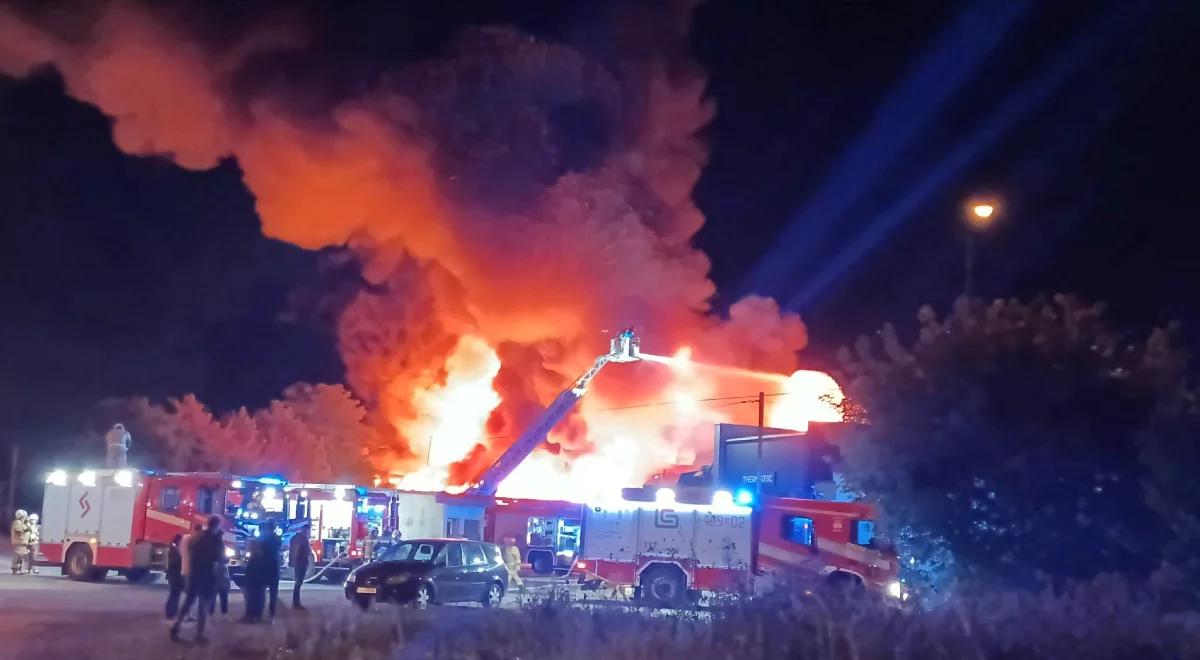 Czeladź. Pożar hali z pompami ciepła. Apel do mieszkańców
