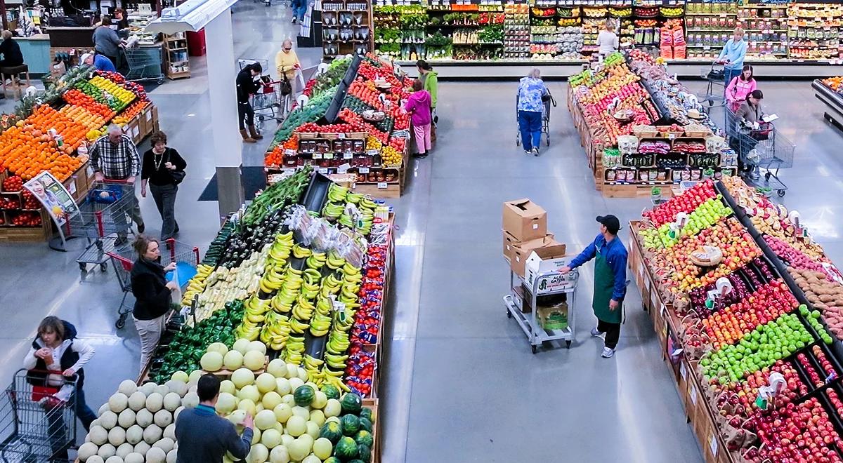 Rok 2015 w handlu wielkopowierzchniowym: podatek od hipermarketów, nowe partnerstwa i strategie biznesowe