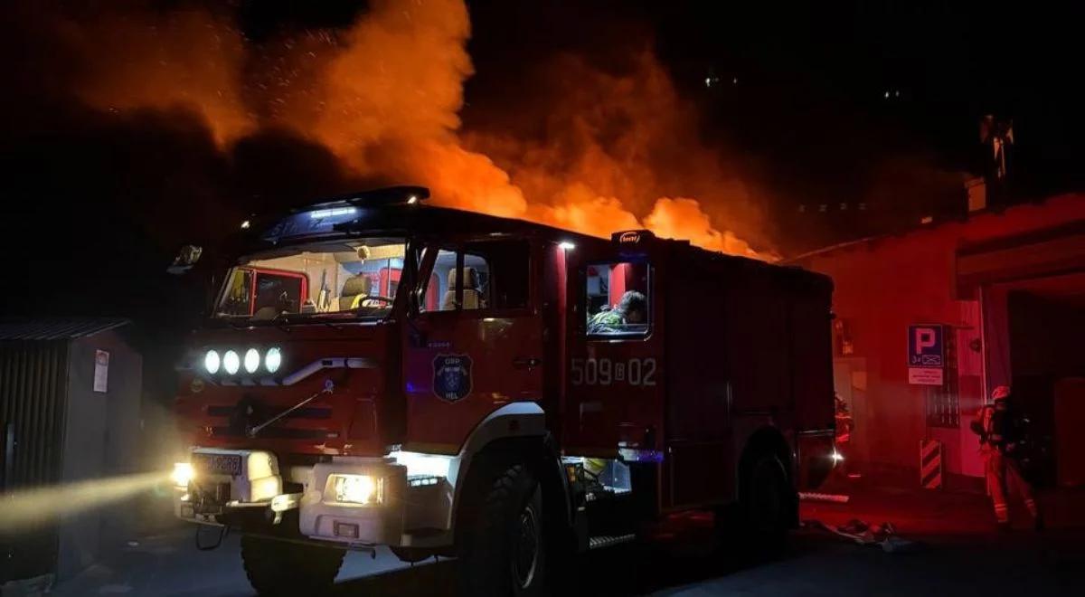 Hel. Pożar restauracji i budynku OSP, są ranni