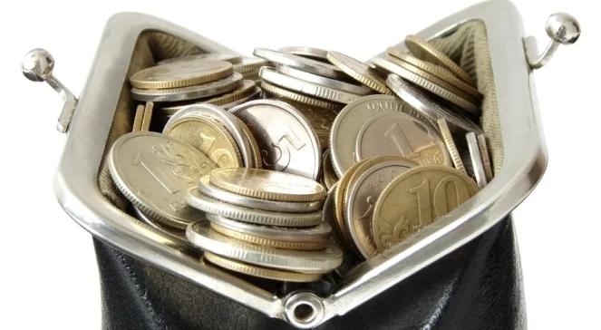 Pensje Polaków poszły w górę. W I półroczu 2014 roku zarabialiśmy średnio 3817 zł 